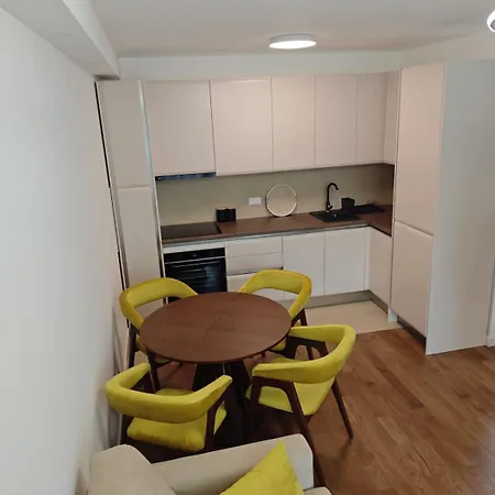 Apartment Lux Airport *