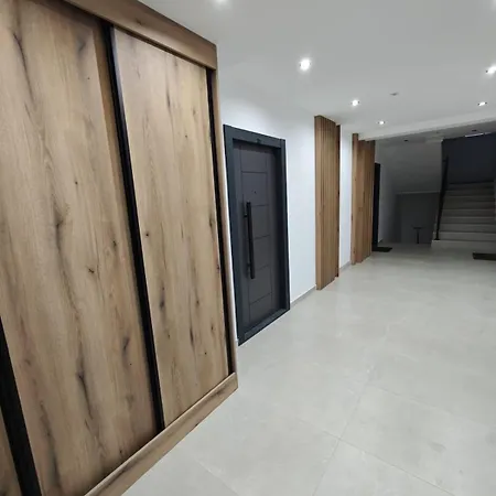 Lux Airport Apartment